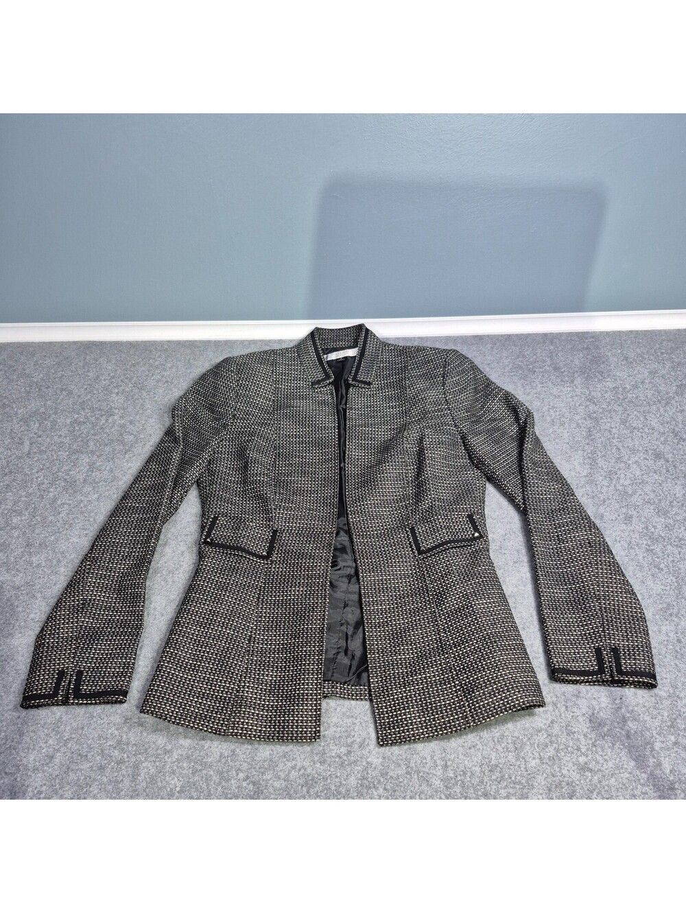 Tahari by Arthur S. Lavine Jacket Black & White Sz 4 Dressy Sharp